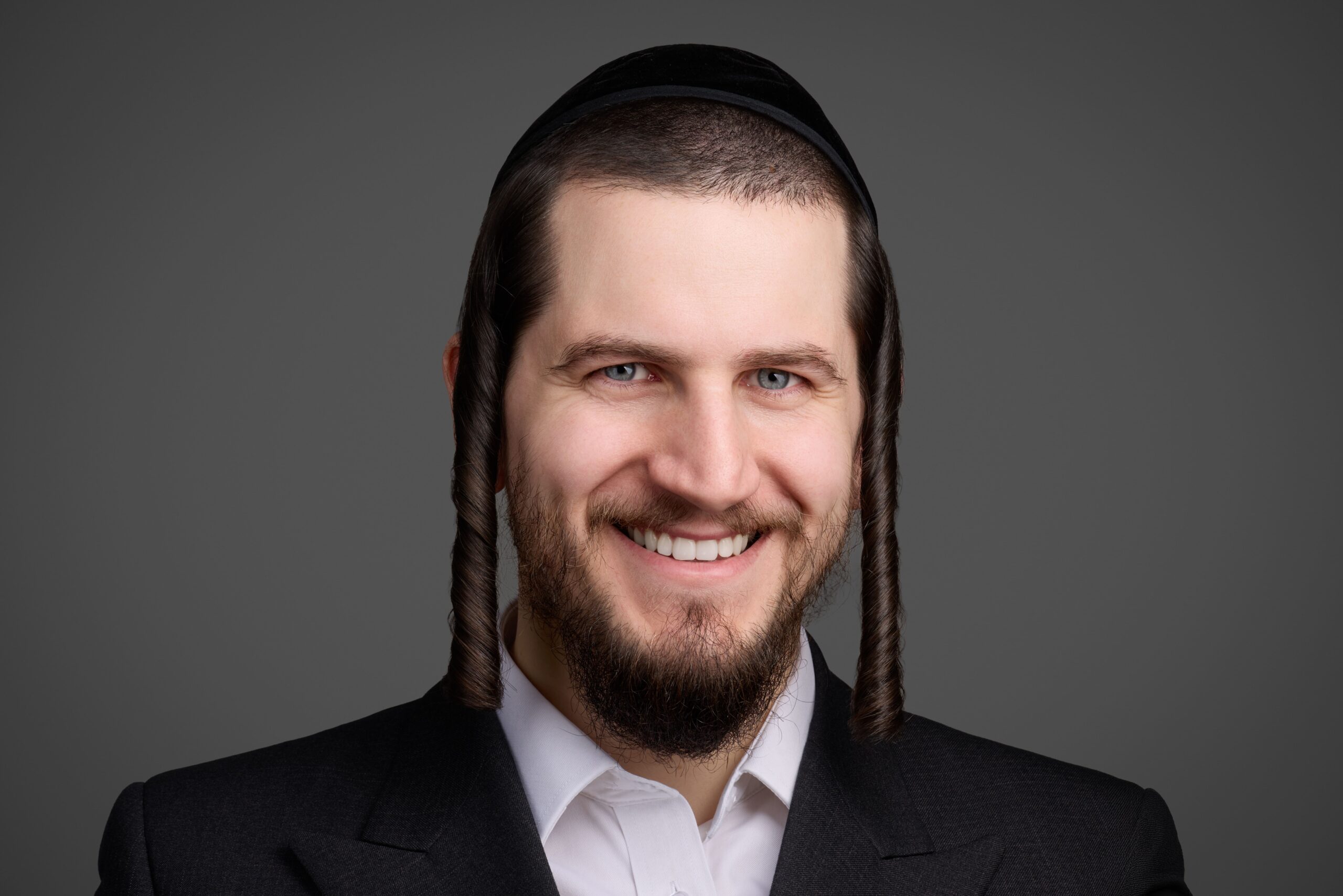 20260422_Eli Silber Headshot2966